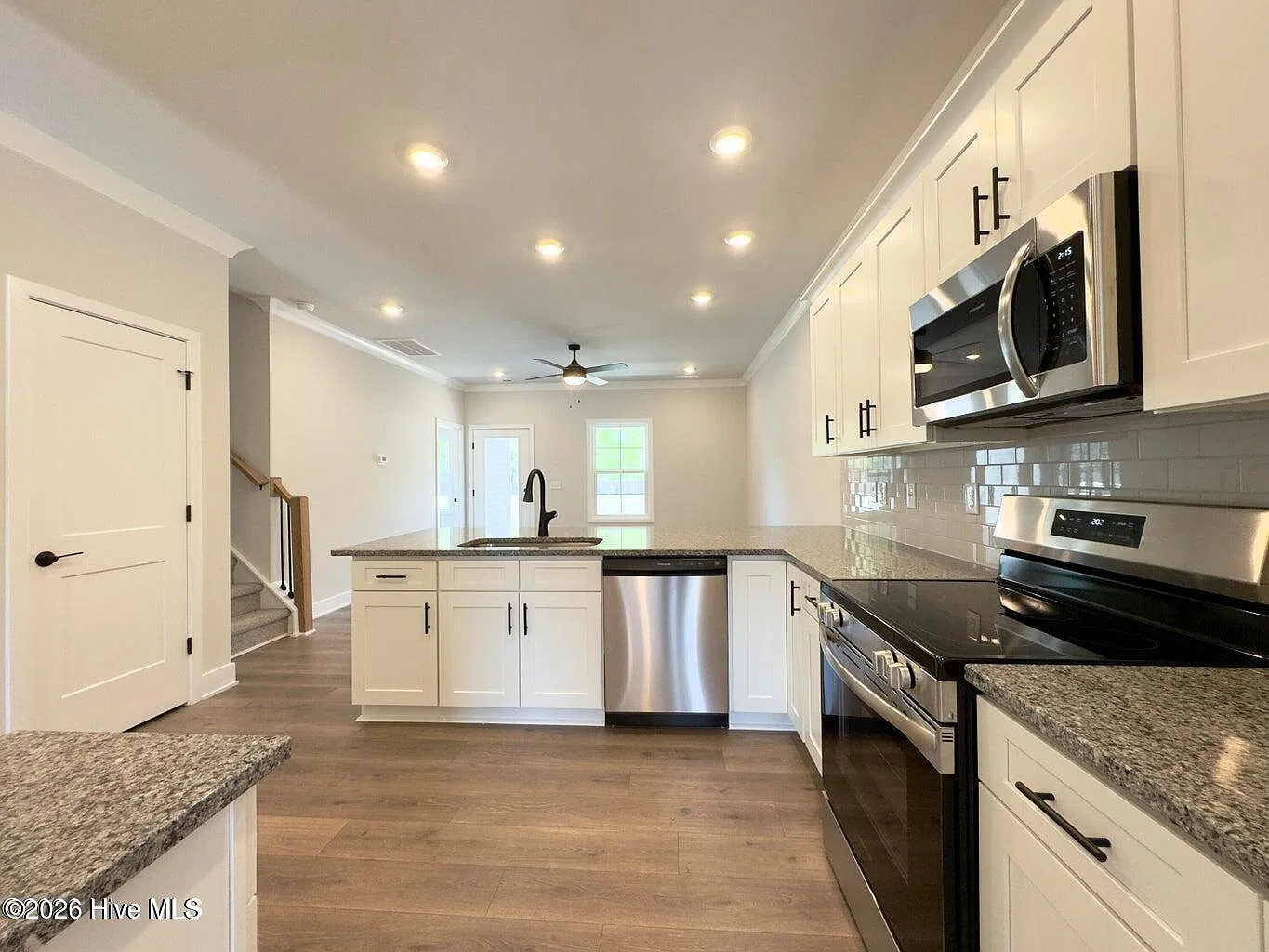 4 bed, 2.5 bath, 3614 sqft, $1,900 — Photo 3