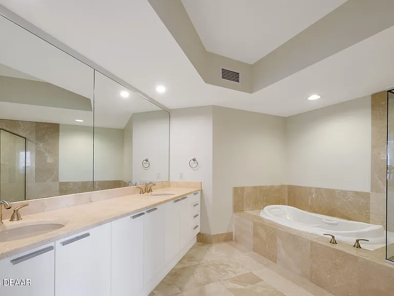 241 Riverside Dr #1710 — Photo 22