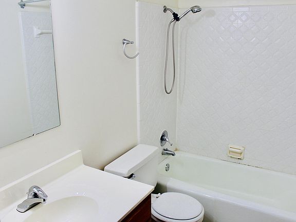 3rd image of 1634 Cambria Dr APT 4
