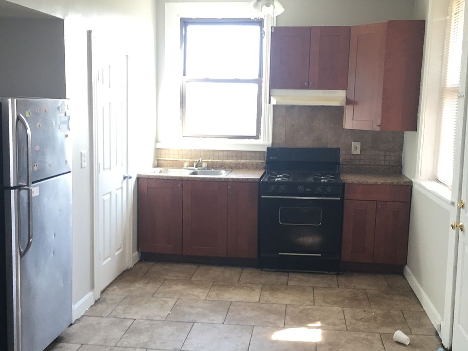 1st image of 6020 S Eberhart Ave #G
