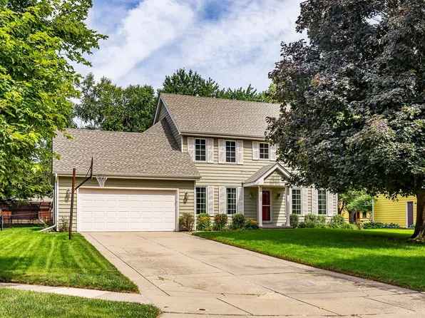 5849 Brentwood Cir, Johnston, IA 50131