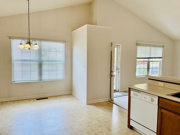 4th image of 200 Winding Brook Dr