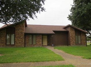 501 Meadowgreen Dr, Port Neches, TX 77651