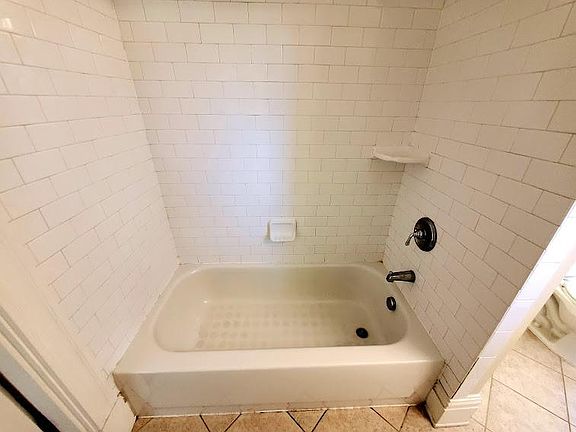 5th image of 3511 E Clay St