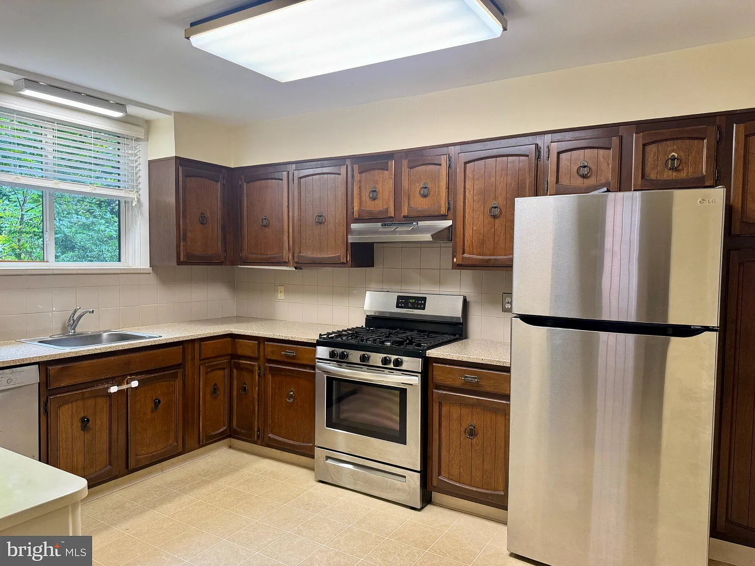 4 bed, 2.5 bath, 1750 sqft, $2,800 — Photo 2