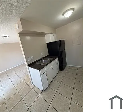 2 bed, $1,200 — Photo 1