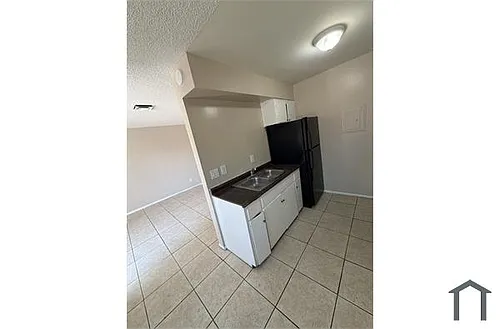 2609 Cedar Ave Photo 1