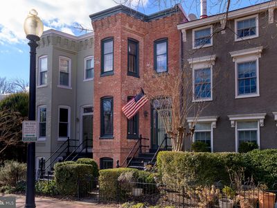 235 9th St SE, Washington, DC, 20003