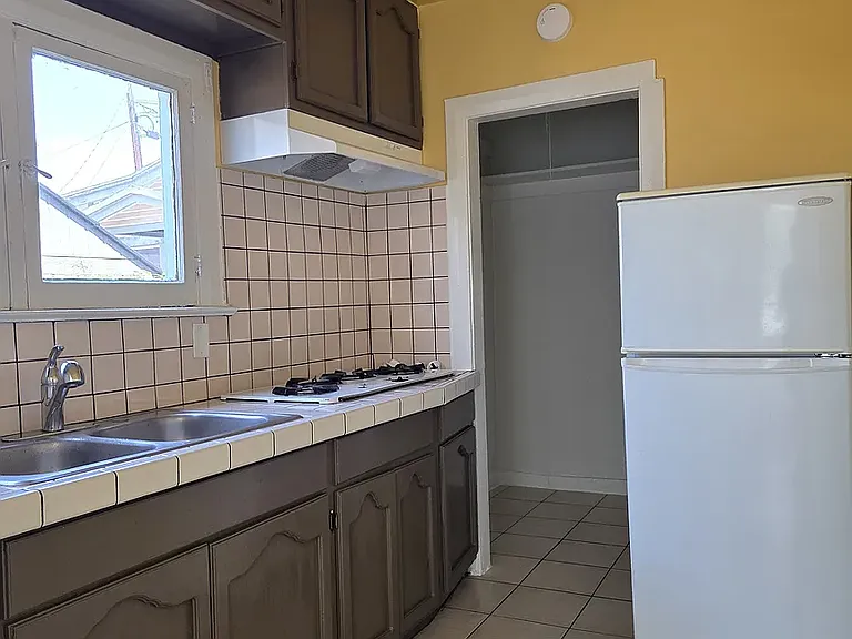 1497 W 27th St #1/2 — Photo 5
