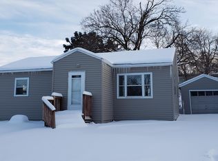 7057 Binney St, Omaha, NE 68104