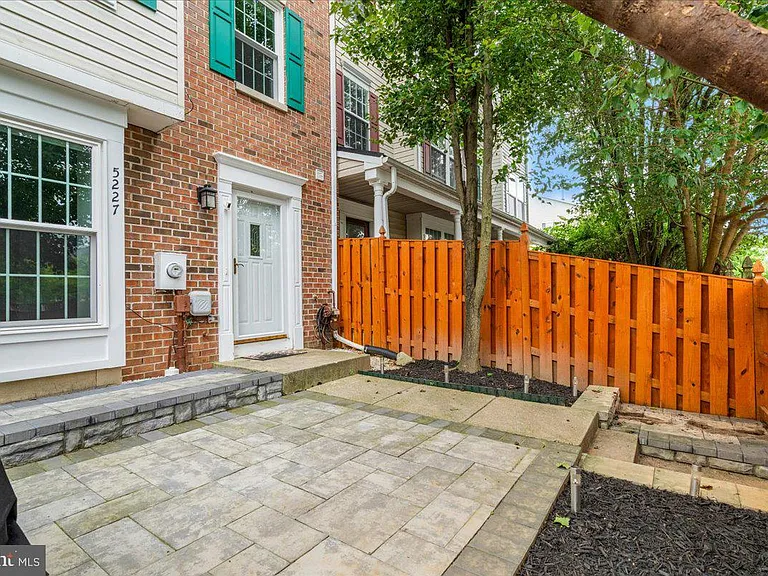 5227 Regal Ct — Photo 26