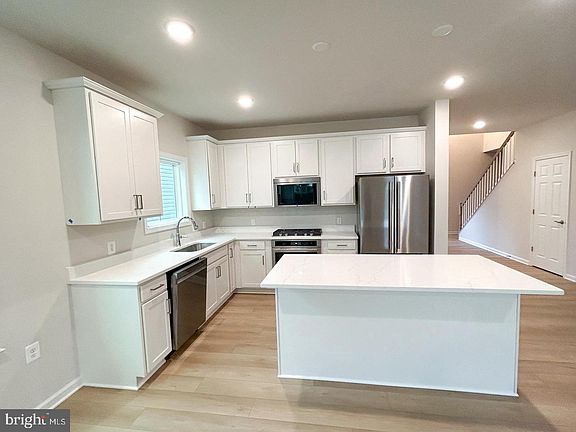 3rd image of 114 Carnation Way