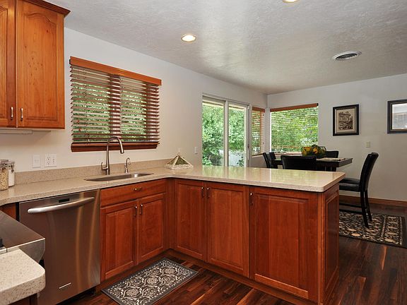 5th image of 2930 E Apple Blossom Ln