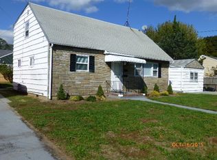 614 4th St, West Babylon, NY 11704