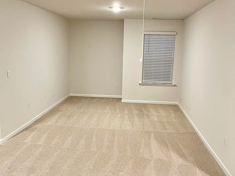 298 Robert Pl — Photo 17