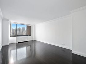 200 Rector Pl