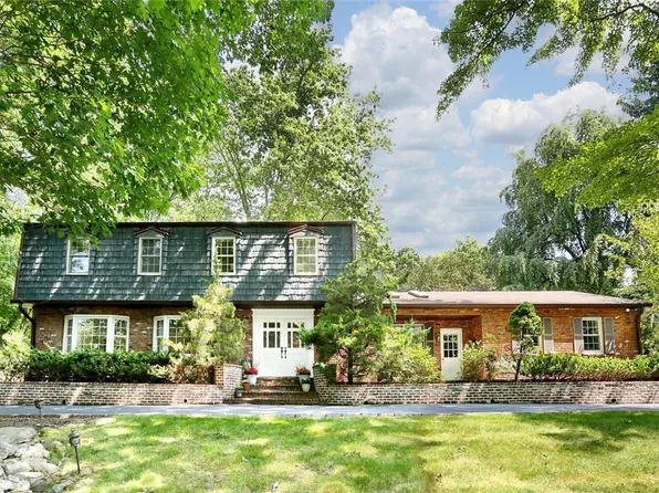 18 Stonehedge Drive, West Nyack, NY 10994