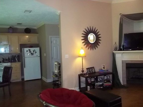 5th image of 303 Village West Dr