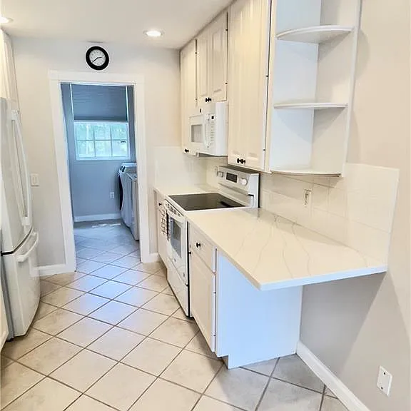 5669 Cove Cir — Photo 8