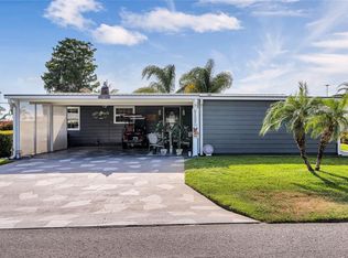 917 Hilltop Rd, Tavares, FL 32778