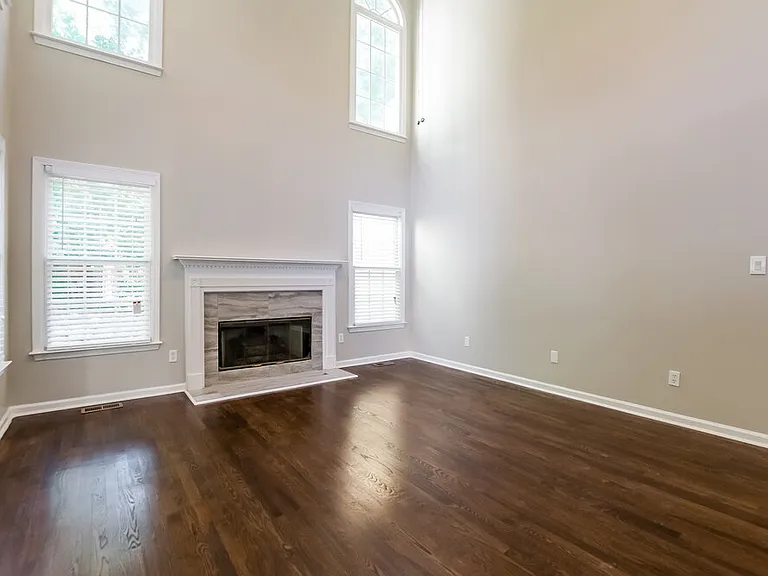 111 Windsong Dr — Photo 4