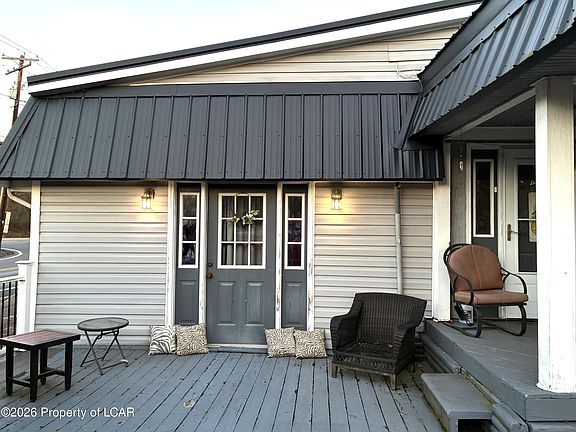 3rd image of 4 E Rittenhouse Mill Rd