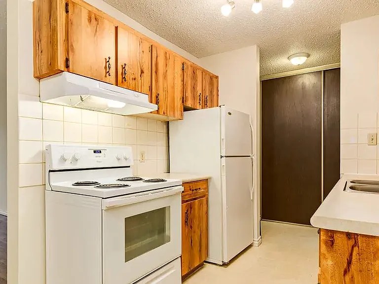 25 Howarth St #313 — Photo 5