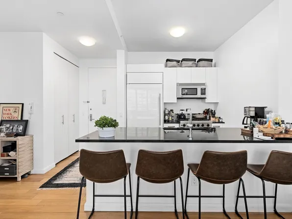 46-30 Center Boulevard image 5 of 8