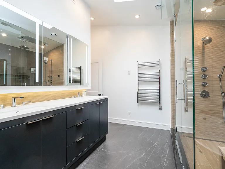 10 Loewen Ct — Photo 33