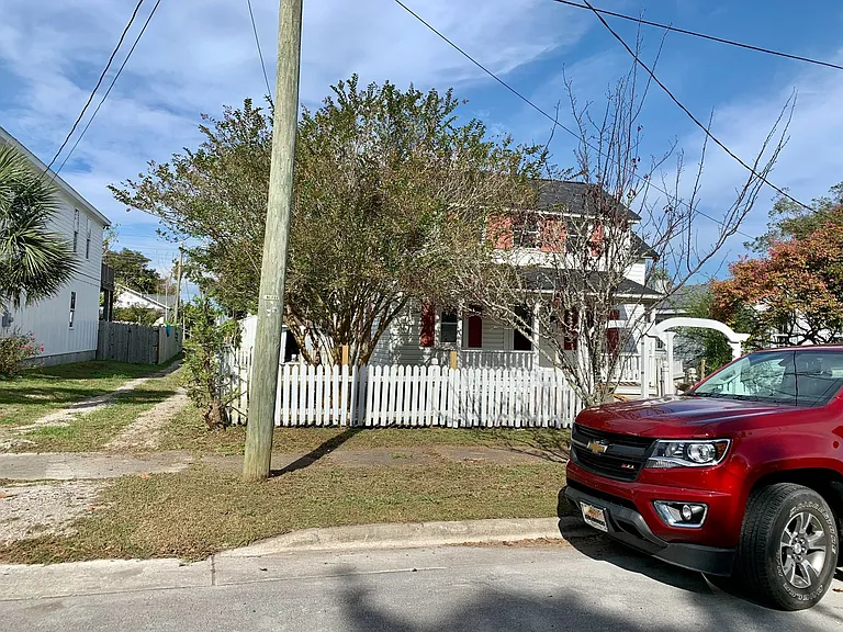 1002 Fisher St — Photo 13