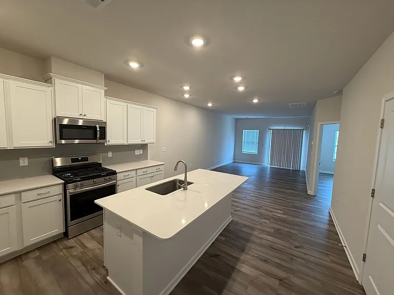 18 Fernhill Ln — Photo 4