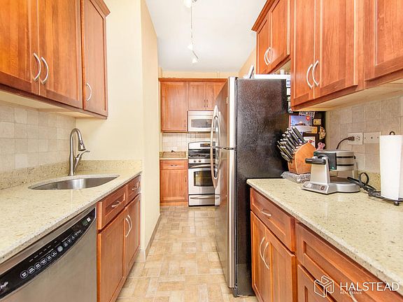 5th image of 555 Kappock St APT 3S