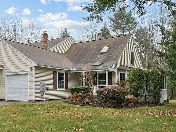 3rd image of 39 Hampton Glen Drive #13