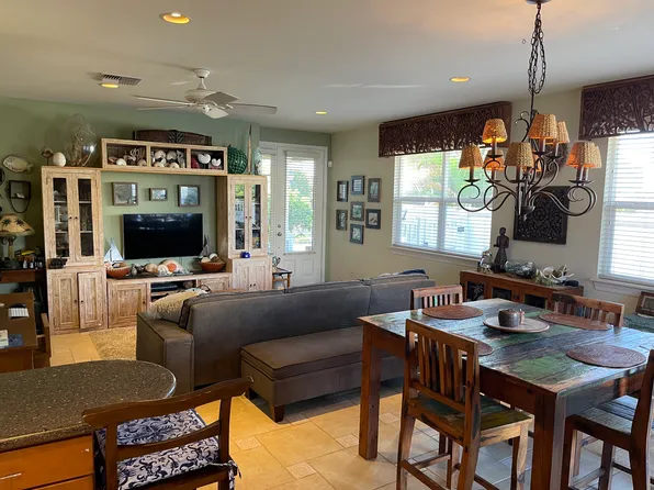 14 Kuinehe Pl, Makawao, HI 96768