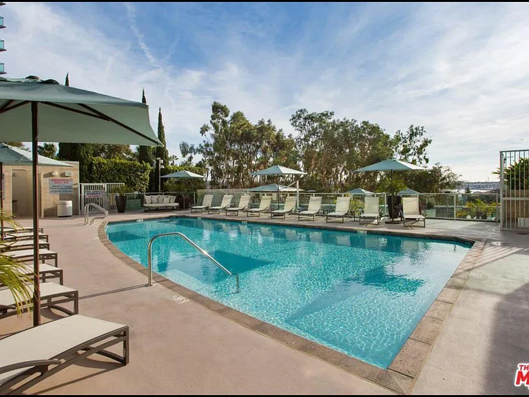 13650 Marina Pointe Dr #1605 — Photo 24