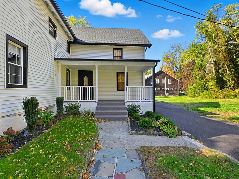 39 Cox Ave #B — Photo 1