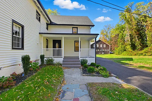 39 Cox Ave #B Photo 1