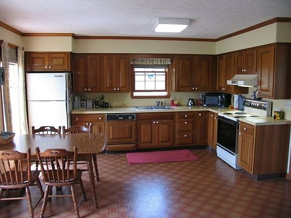 Large Kitchen w/FPL