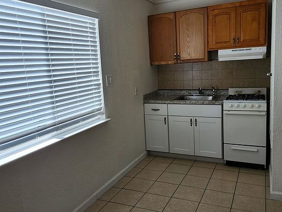 2nd image of 822 West Ave #26