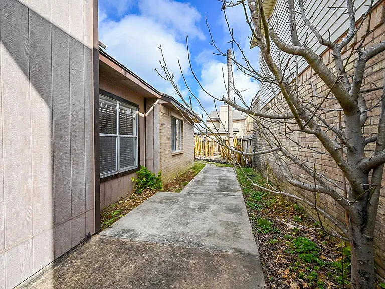 7918 Chancel Dr — Photo 23