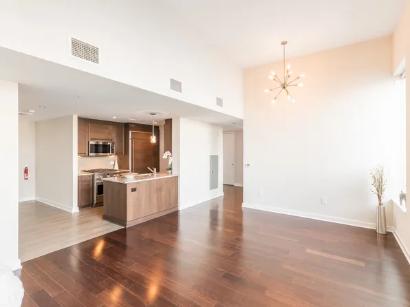 1000 Avenue At Port Imperial image 2 of 25