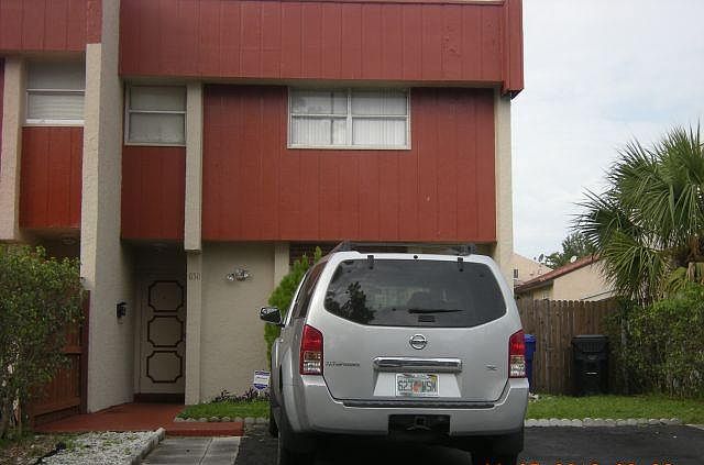 1st image of 850 SW 80th Ave