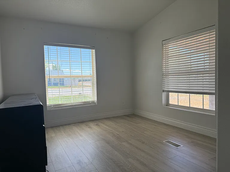 115 E 470 N — Photo 13