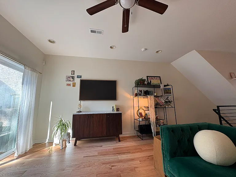 2516 Grays Ferry Ave — Photo 19