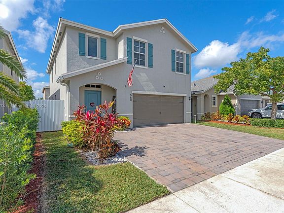 3rd image of 560 NE 6th Pl