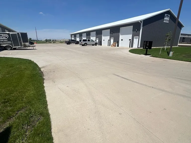 515 Enterprise St N — Photo 6