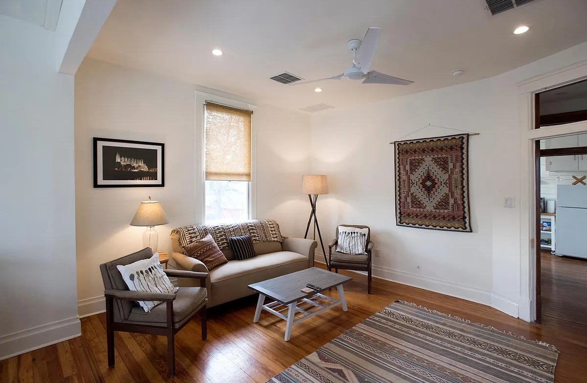 Building Photo - 403 Gillespie St #UP