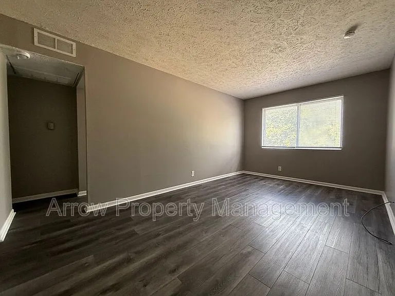 1215 E St #5 — Photo 3