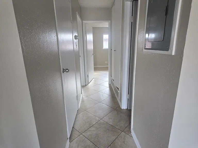 1400 N Saint Marys St #89 — Photo 3