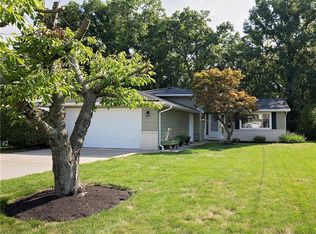 176 Woodridge Dr, Elyria, OH 44035
